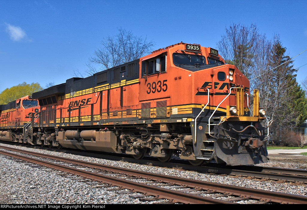 BNSF 3935